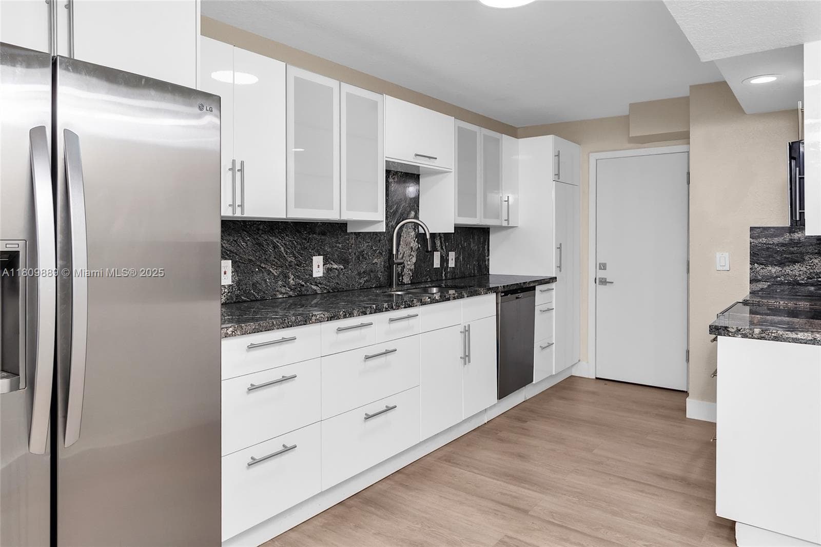 1904 S Ocean Dr 1004 photo 18