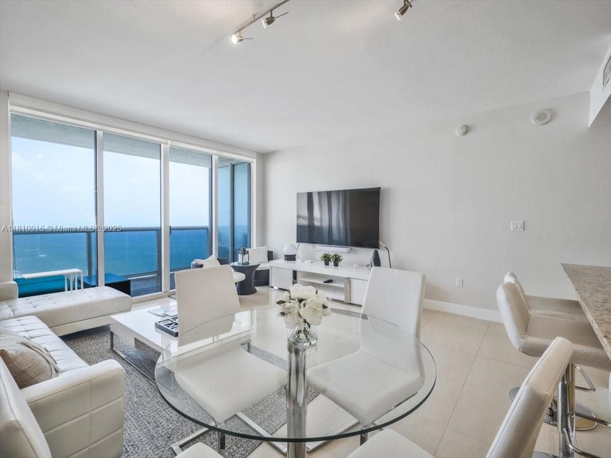 1830 S Ocean Dr 5009 photo 2