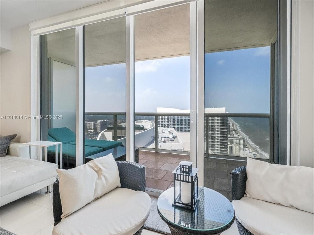 1830 S Ocean Dr 5009 photo 3