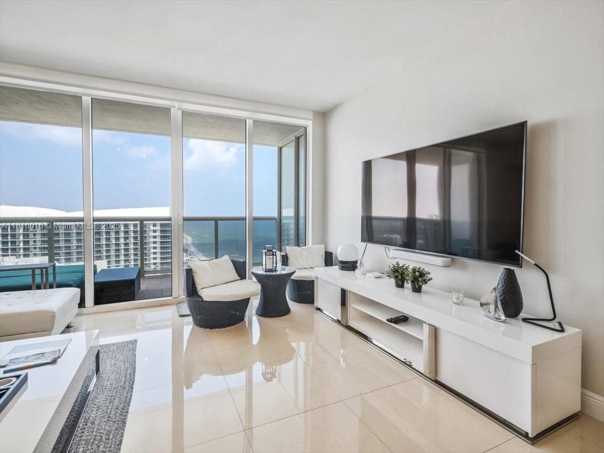 1830 S Ocean Dr 5009 photo 9