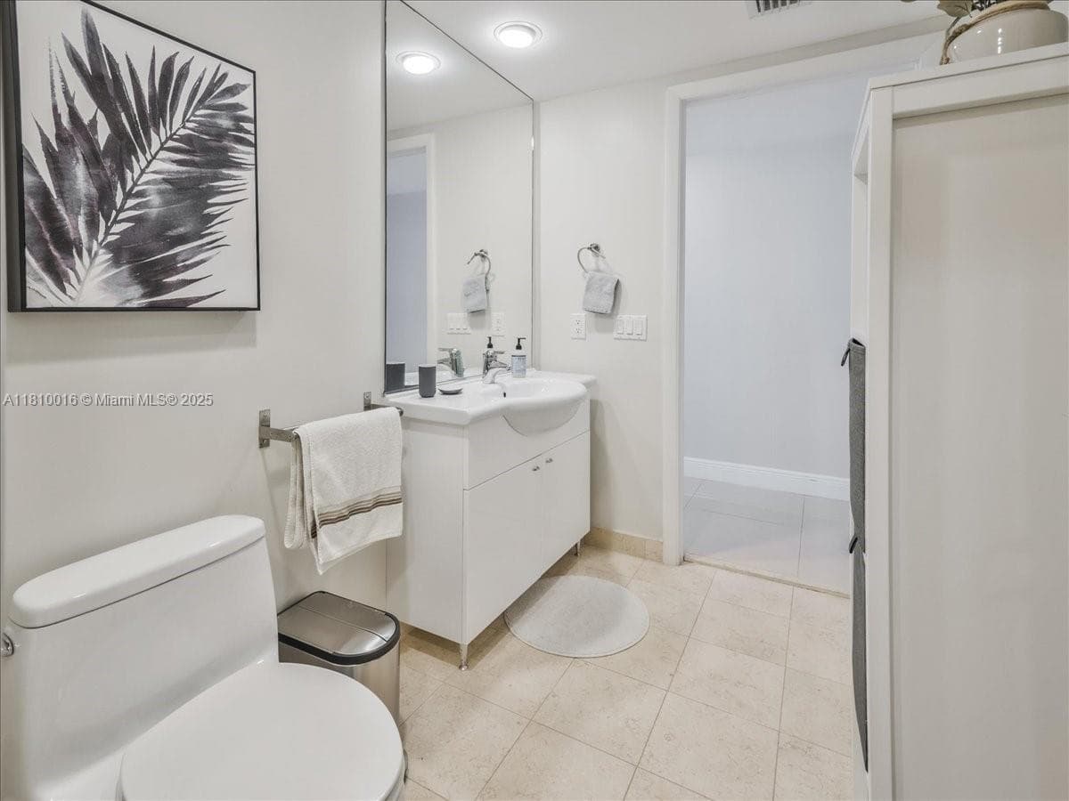 1830 S Ocean Dr 5009 photo 18