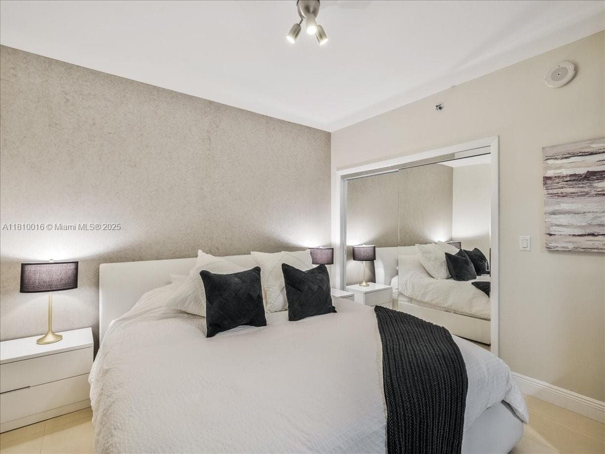 1830 S Ocean Dr 5009 photo 15