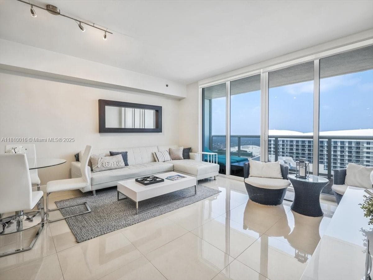 1830 S Ocean Dr 5009 photo 4