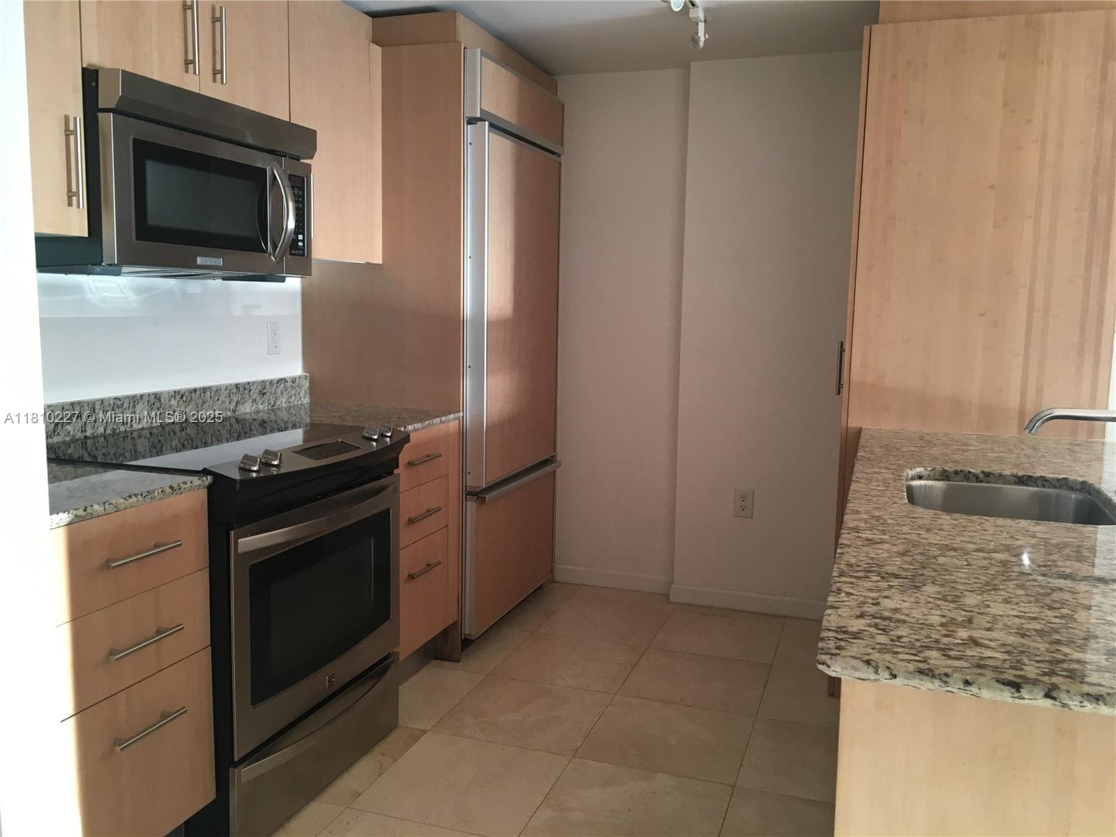 10275 Collins Ave 628 photo 6