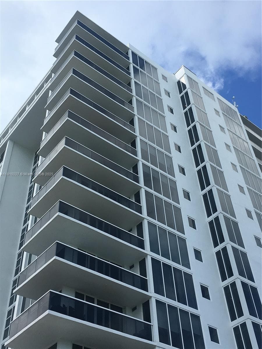 10275 Collins Ave 628 photo 1