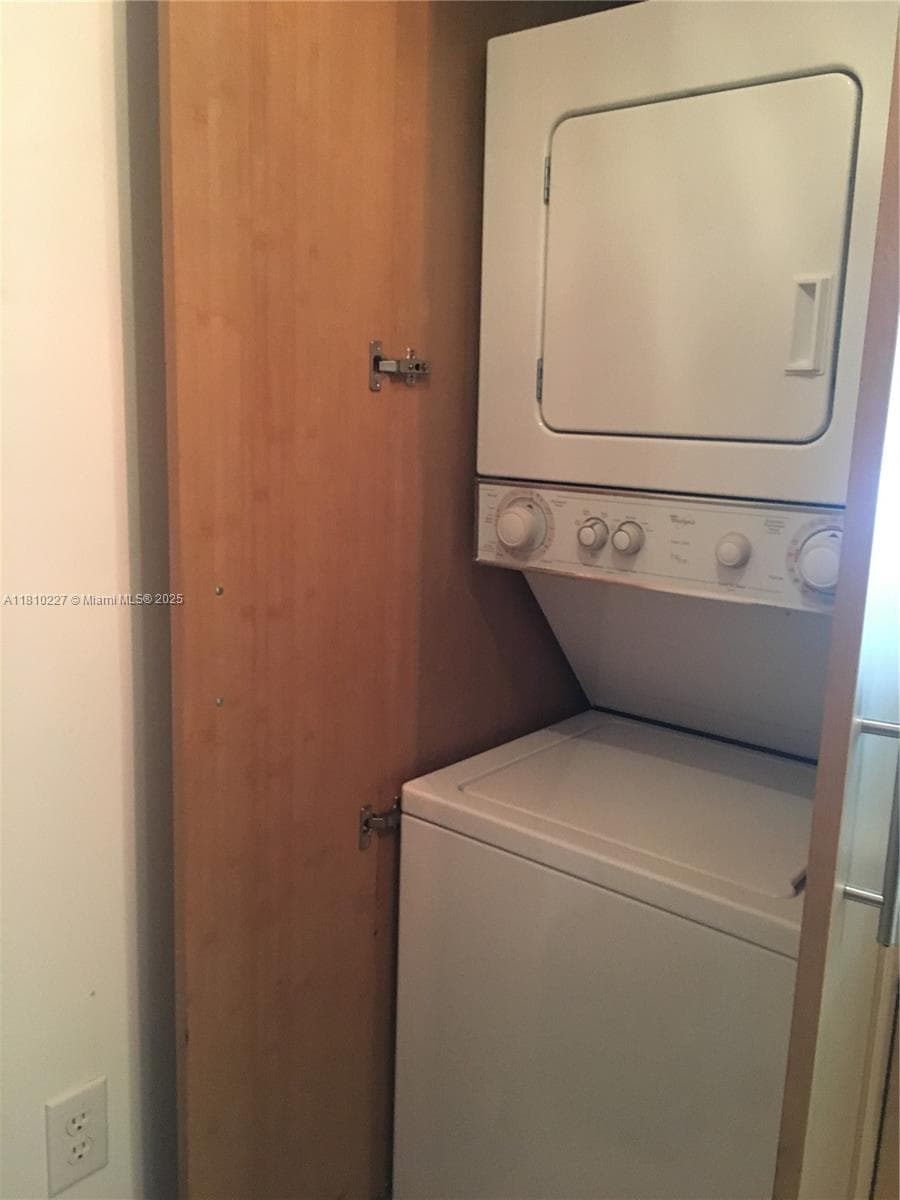 10275 Collins Ave 628 photo 8