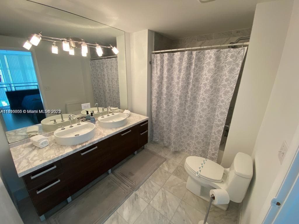 244 Biscayne Blvd 643 photo 14