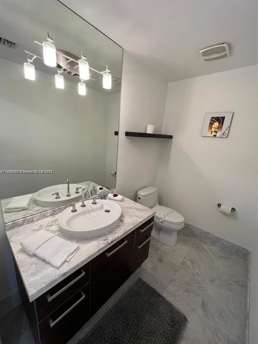 244 Biscayne Blvd 643 photo 11