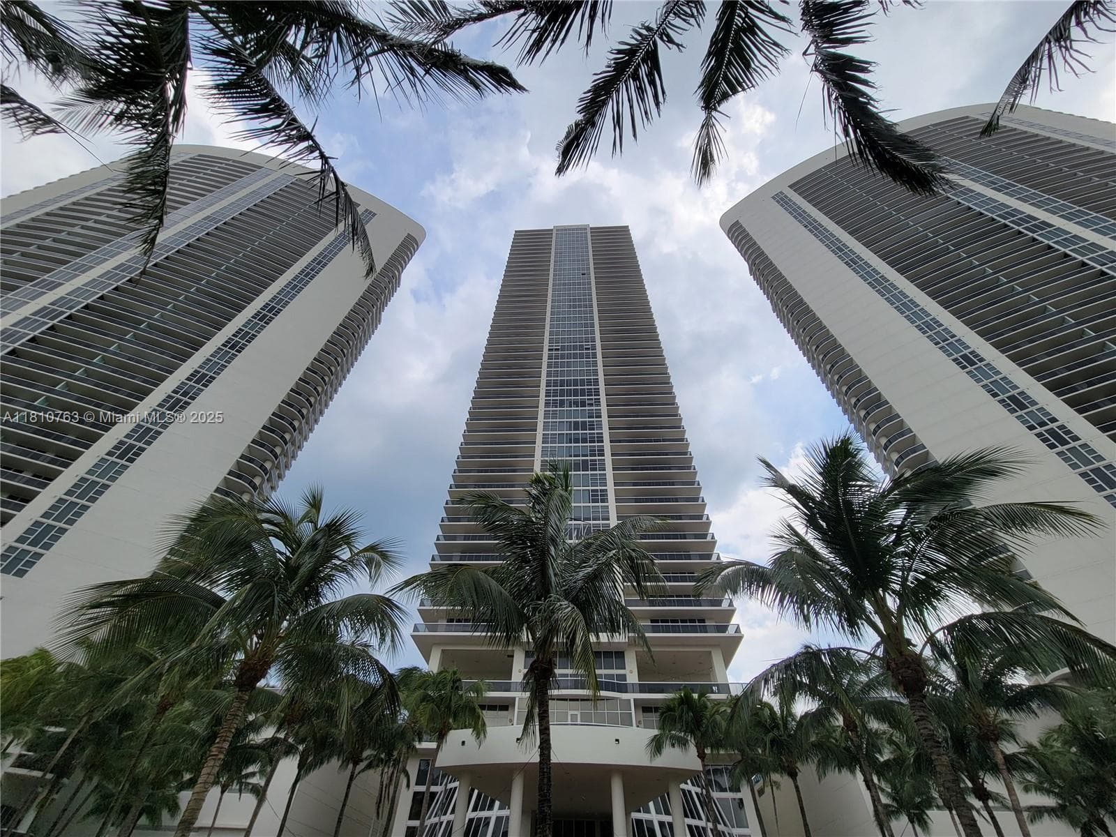 1830 S Ocean Dr 2312 photo 2