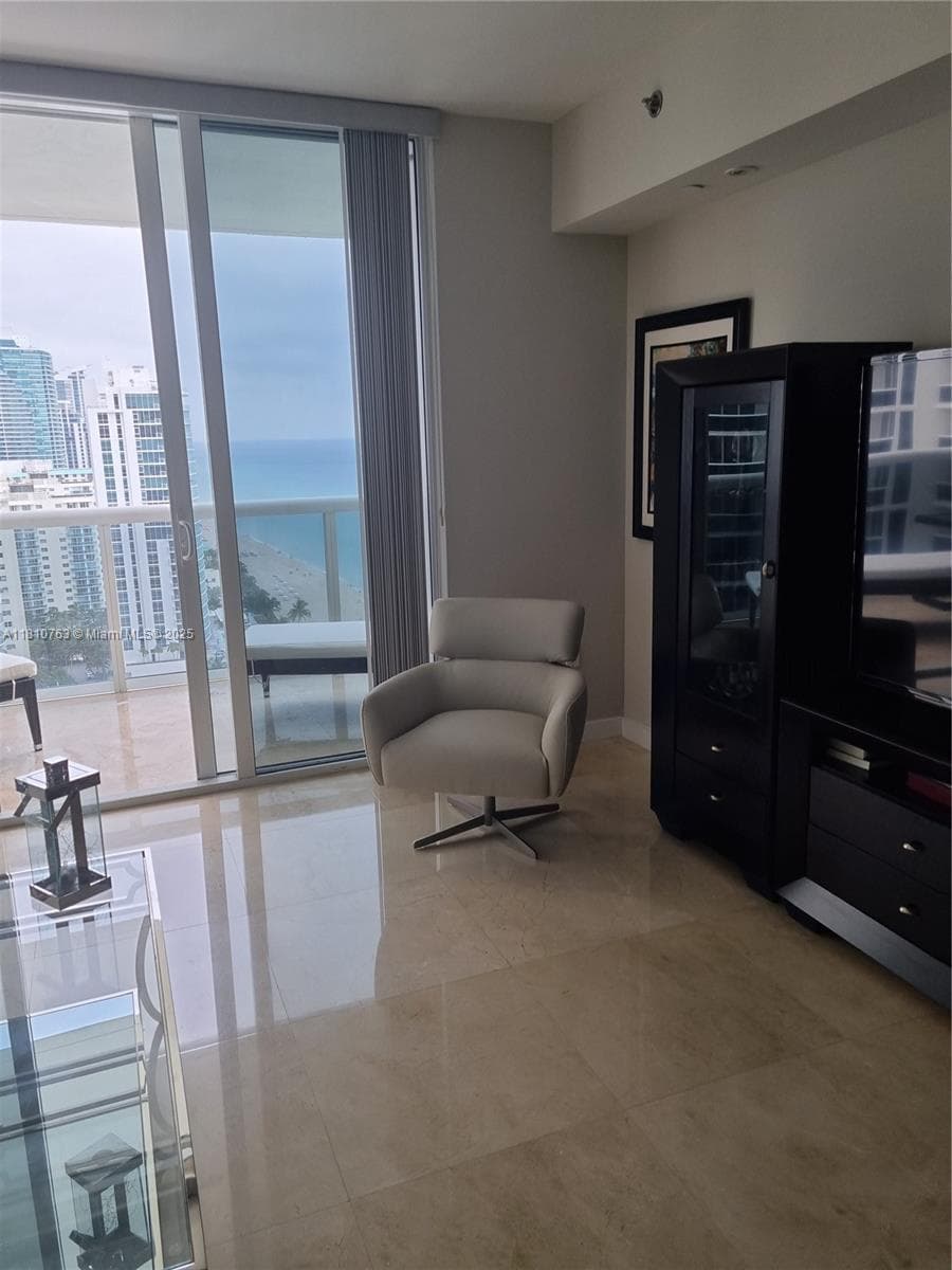 1830 S Ocean Dr 2312 photo 4