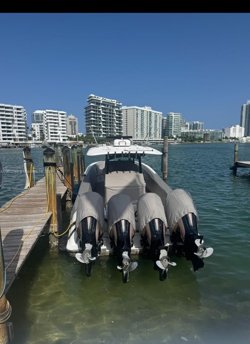 900 Bay Dr DS18 photo 1