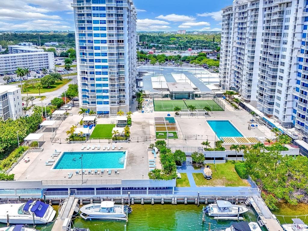 18041 Biscayne Blvd 1201 photo 23
