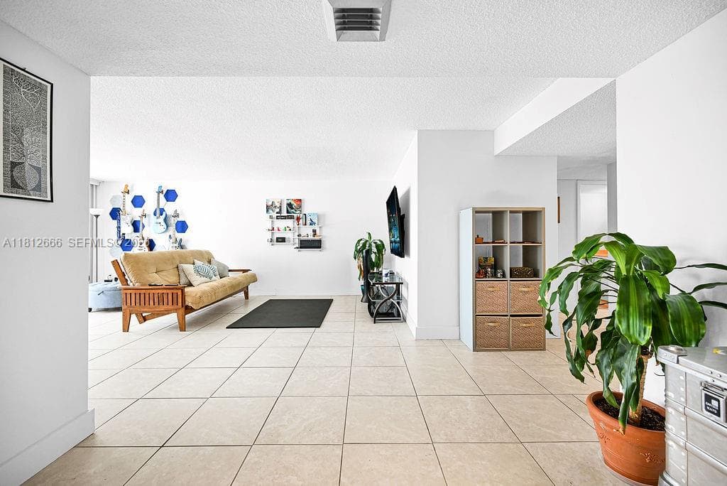 18041 Biscayne Blvd 1201 photo 17