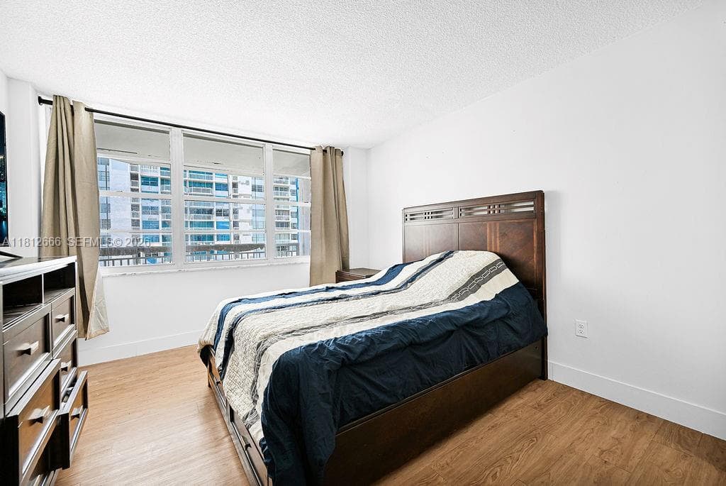 18041 Biscayne Blvd 1201 photo 12