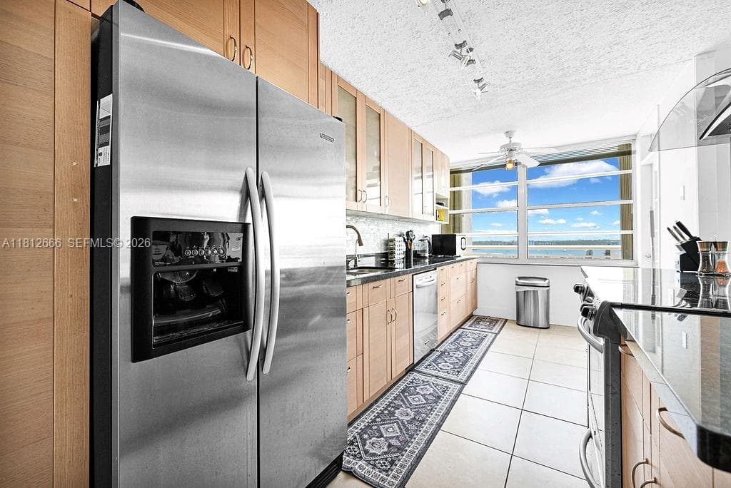 18041 Biscayne Blvd 1201 photo 5