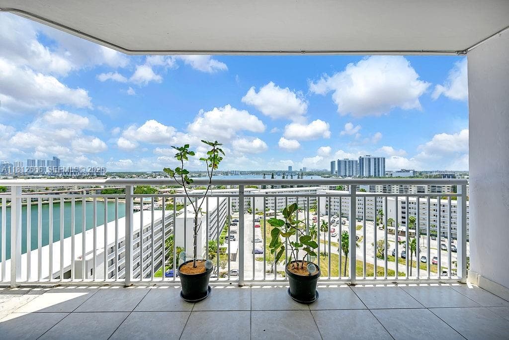 18041 Biscayne Blvd 1201 photo 19