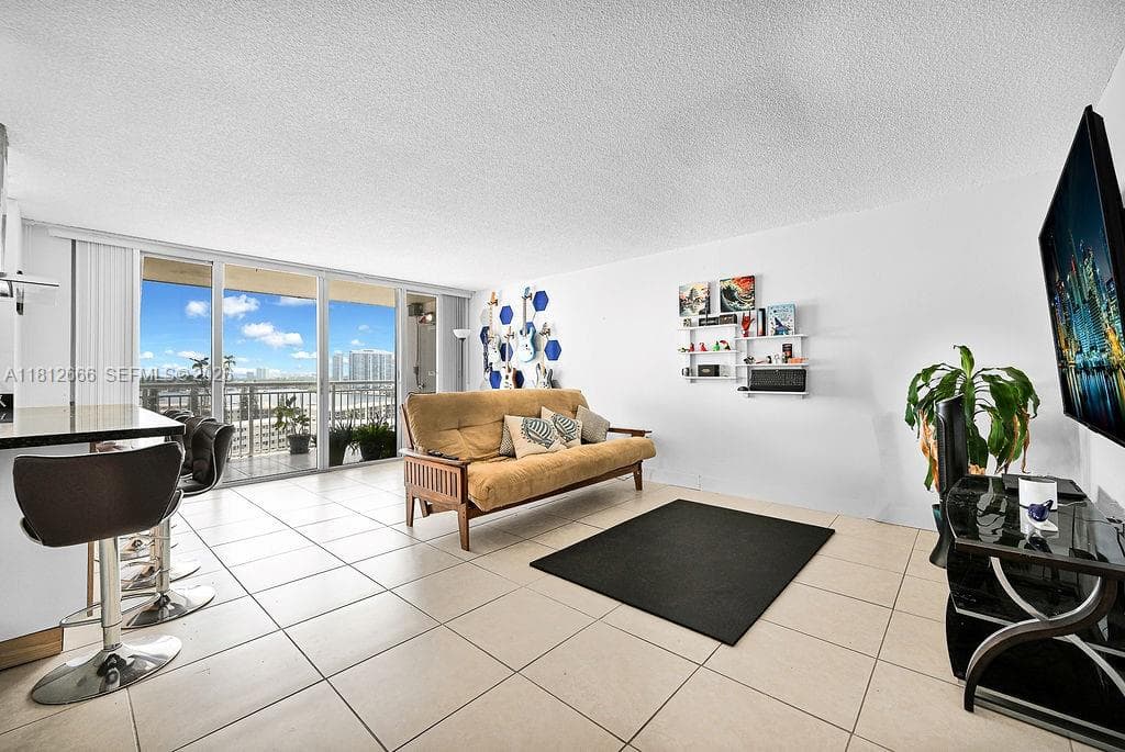 18041 Biscayne Blvd 1201 photo 4
