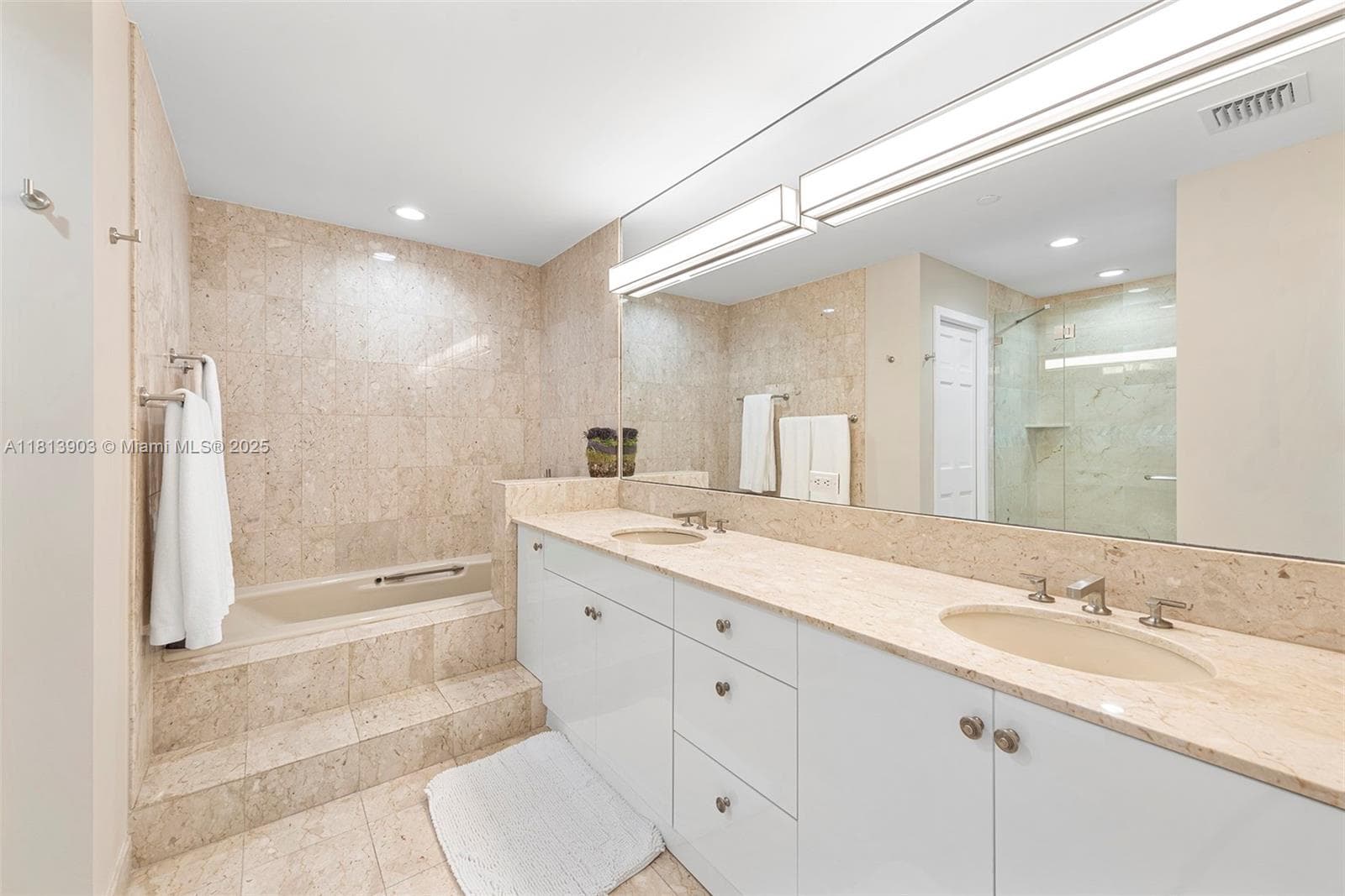 19253 Fisher Island Dr 19253 photo 22