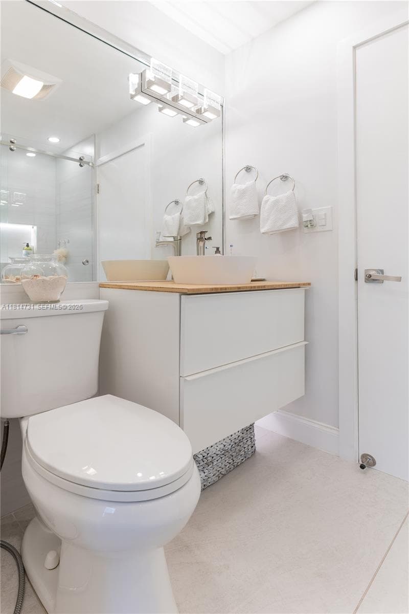 120 Golden Isles Dr 33B photo 23