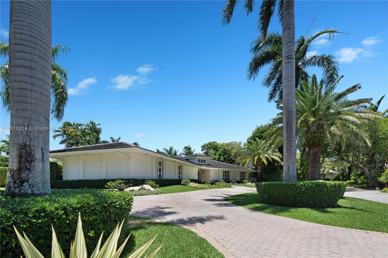 435 Marquesa Dr photo 1