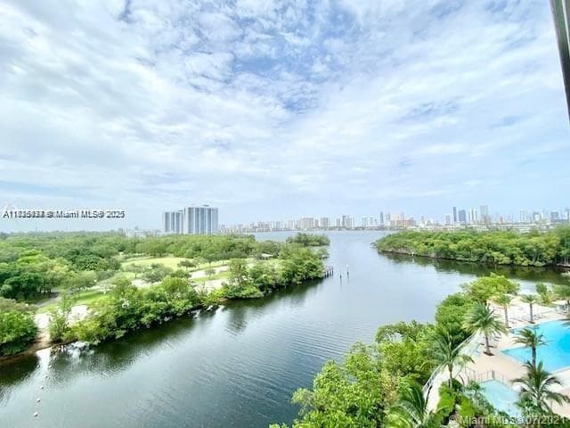 16385 Biscayne Blvd 702 photo 1