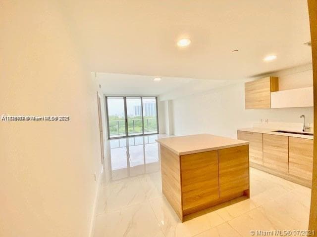 16385 Biscayne Blvd 702 photo 9
