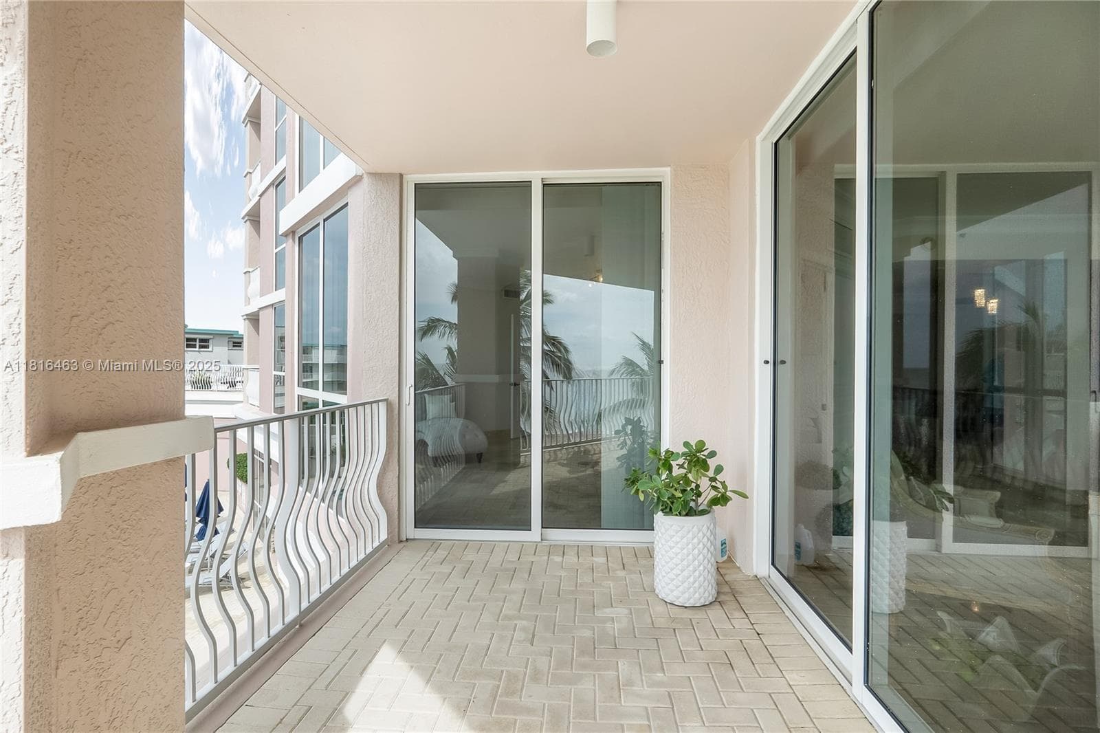 1460 Ocean Blvd 304 photo 11