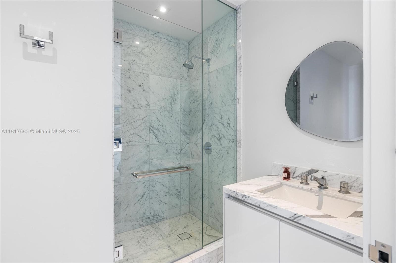 16901 Collins Ave 902 photo 22