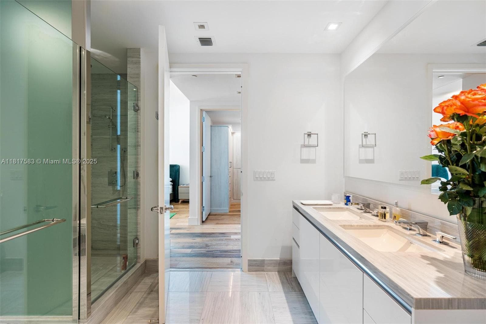 16901 Collins Ave 902 photo 18