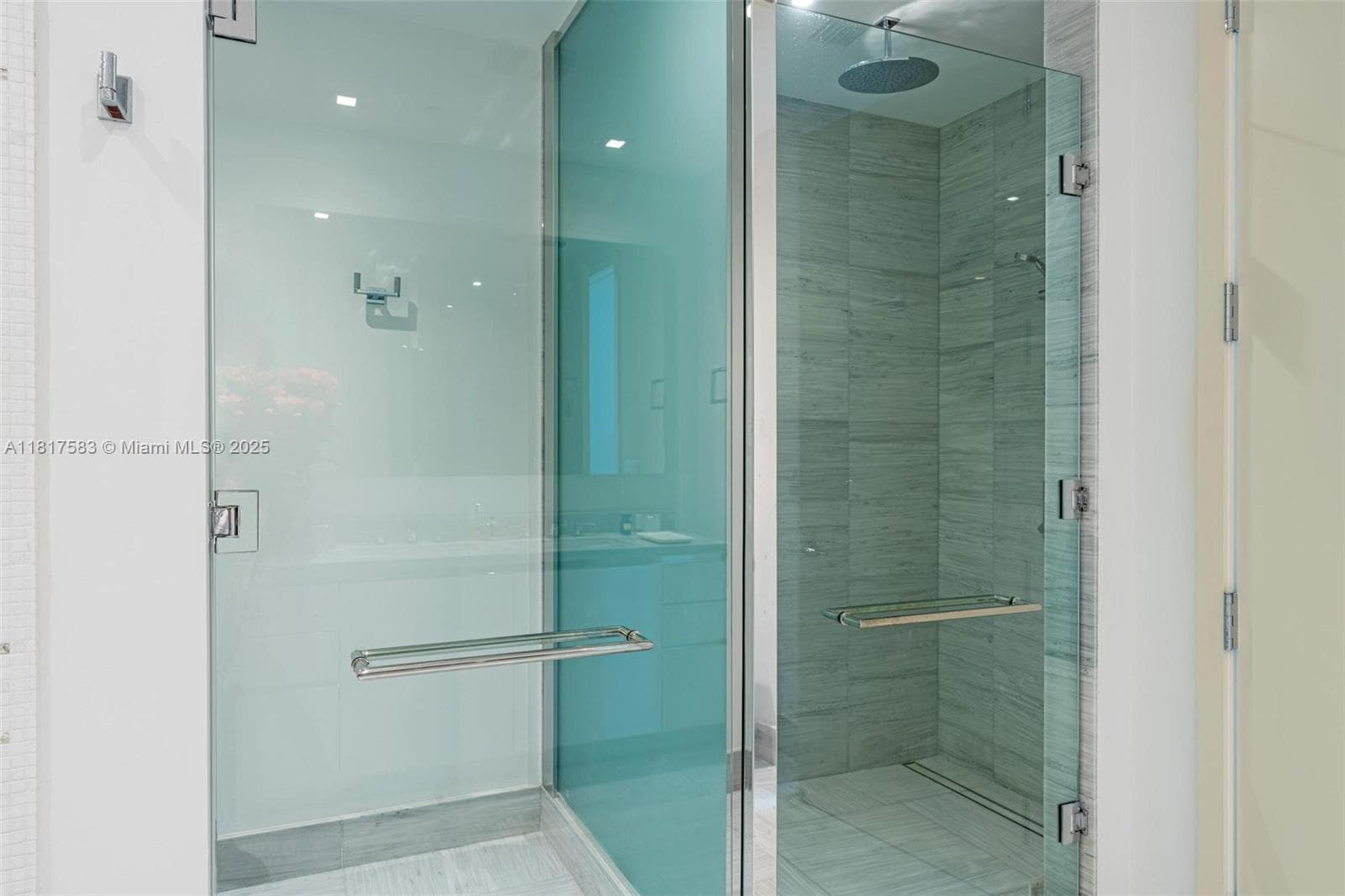 16901 Collins Ave 902 photo 19