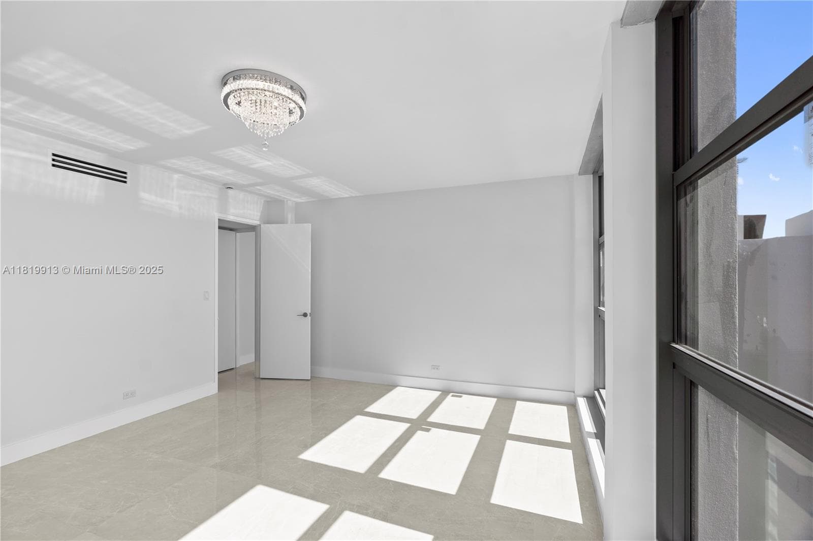 5055 Collins Ave 14H photo 23