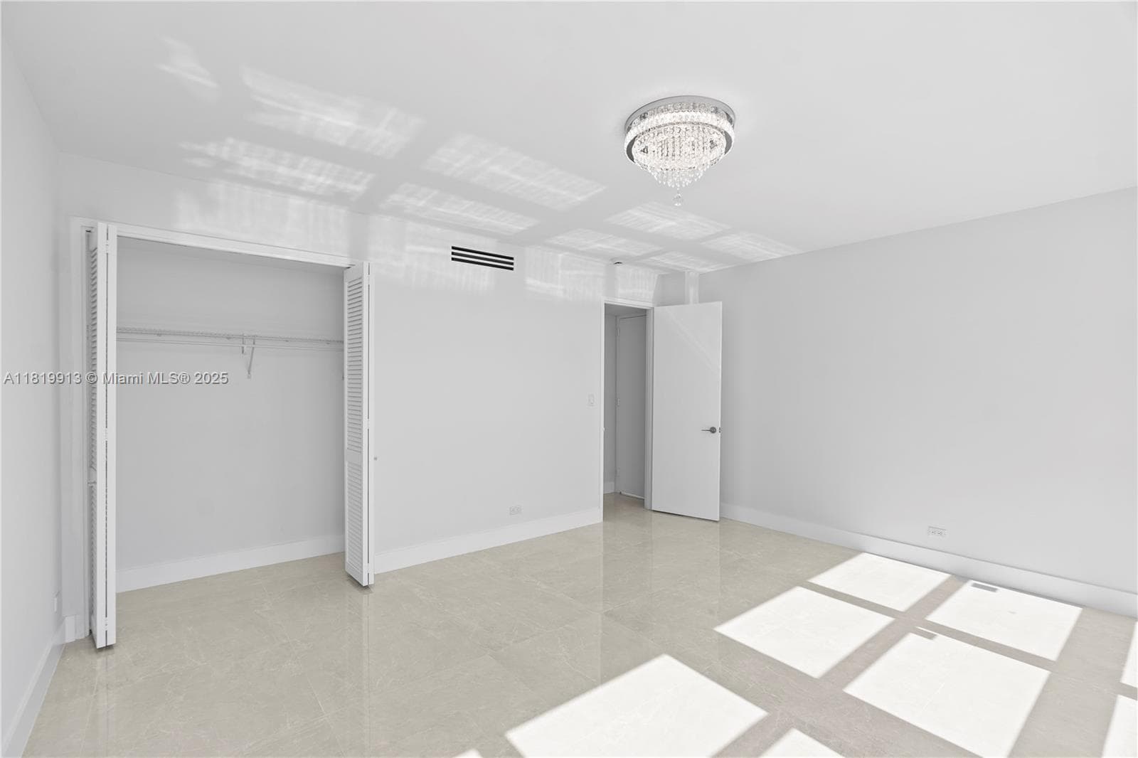 5055 Collins Ave 14H photo 25