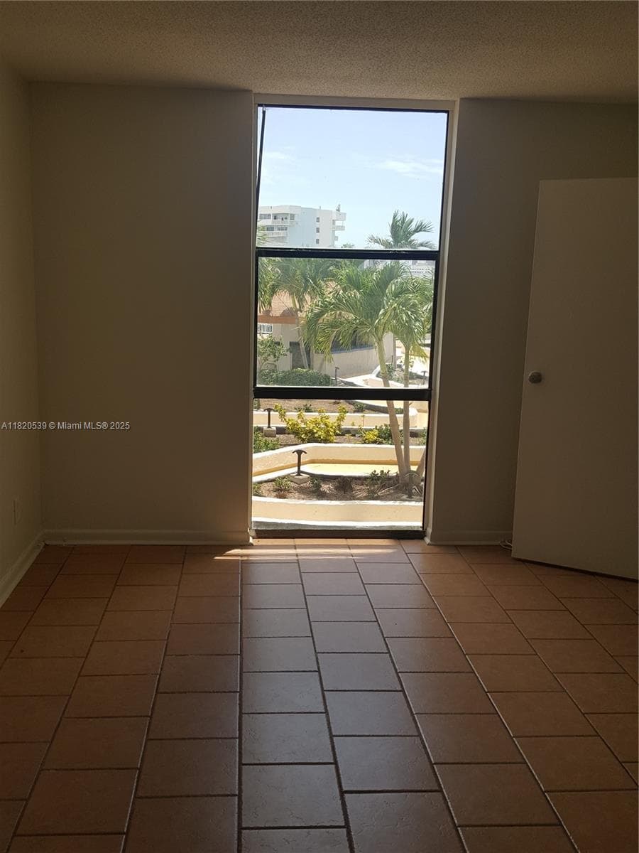 13499 Biscayne Blvd 506 photo 4