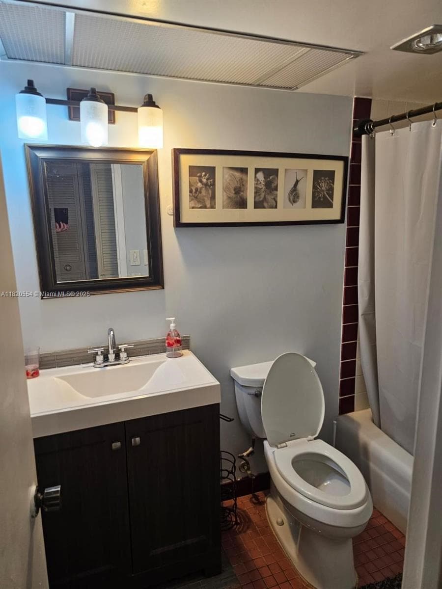 251 174th St 2111 photo 11