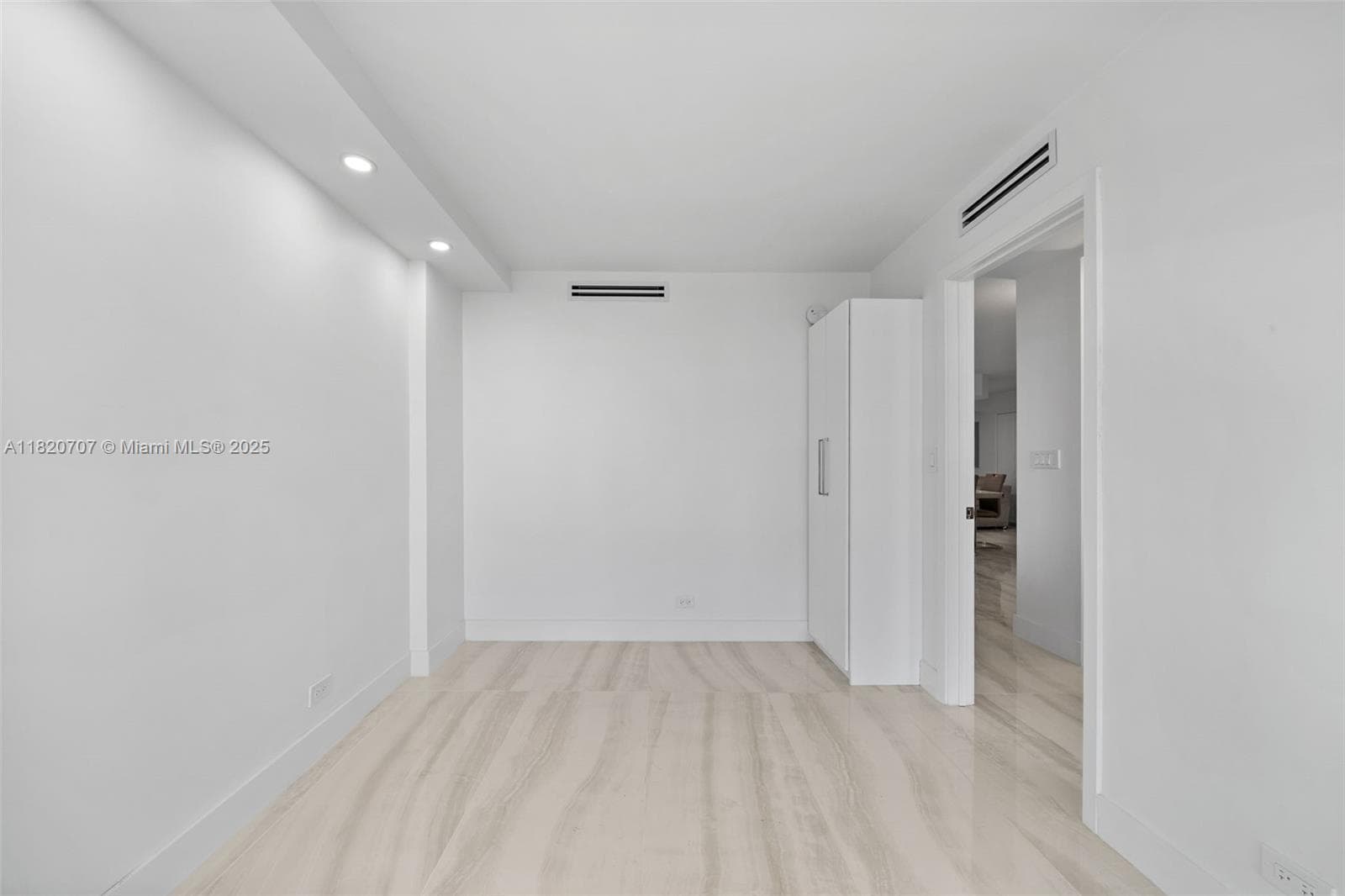 230 174th St 1119 photo 23