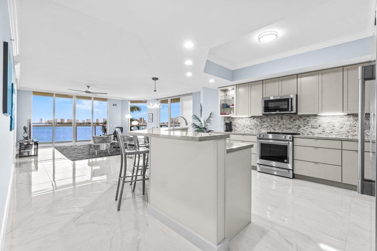 2650 Lake Shore Drive 406 photo 6