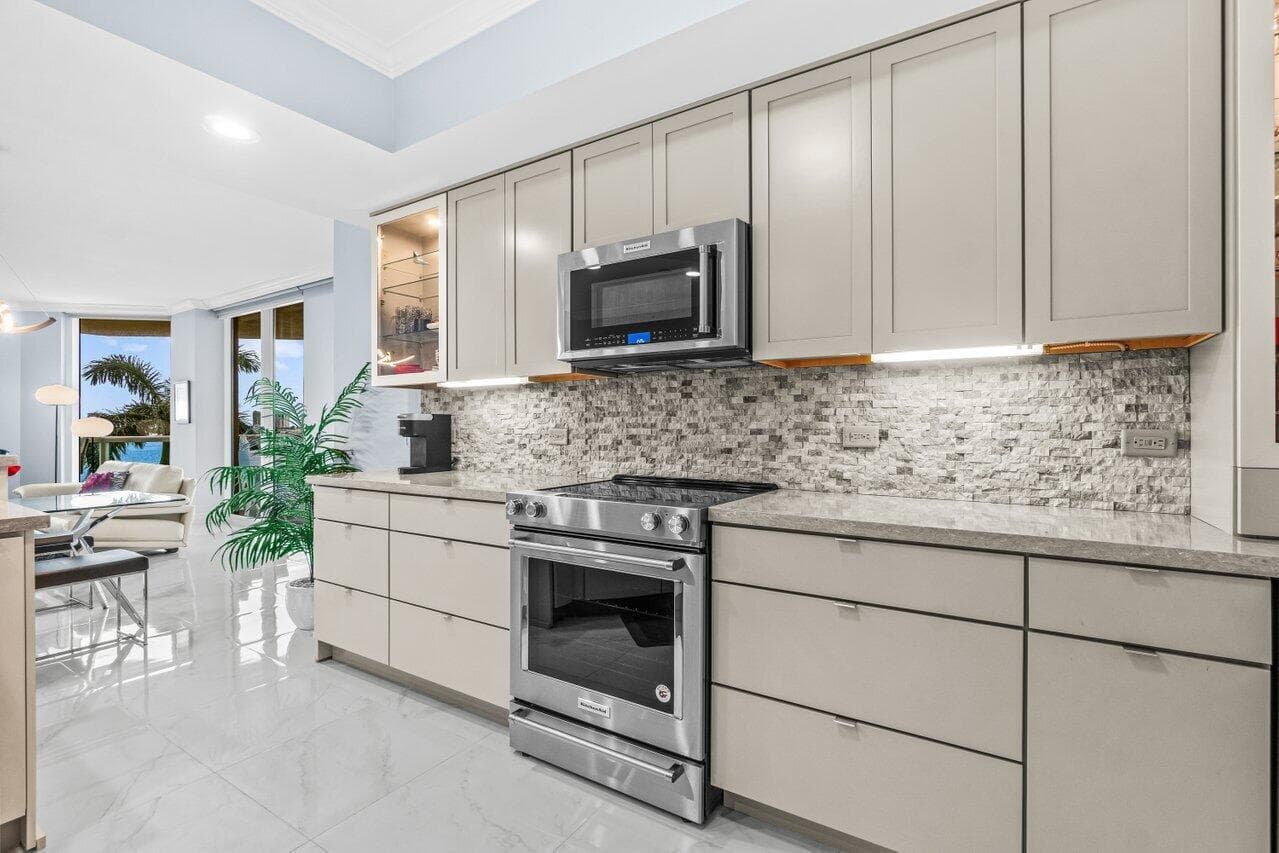 2650 Lake Shore Drive 406 photo 17