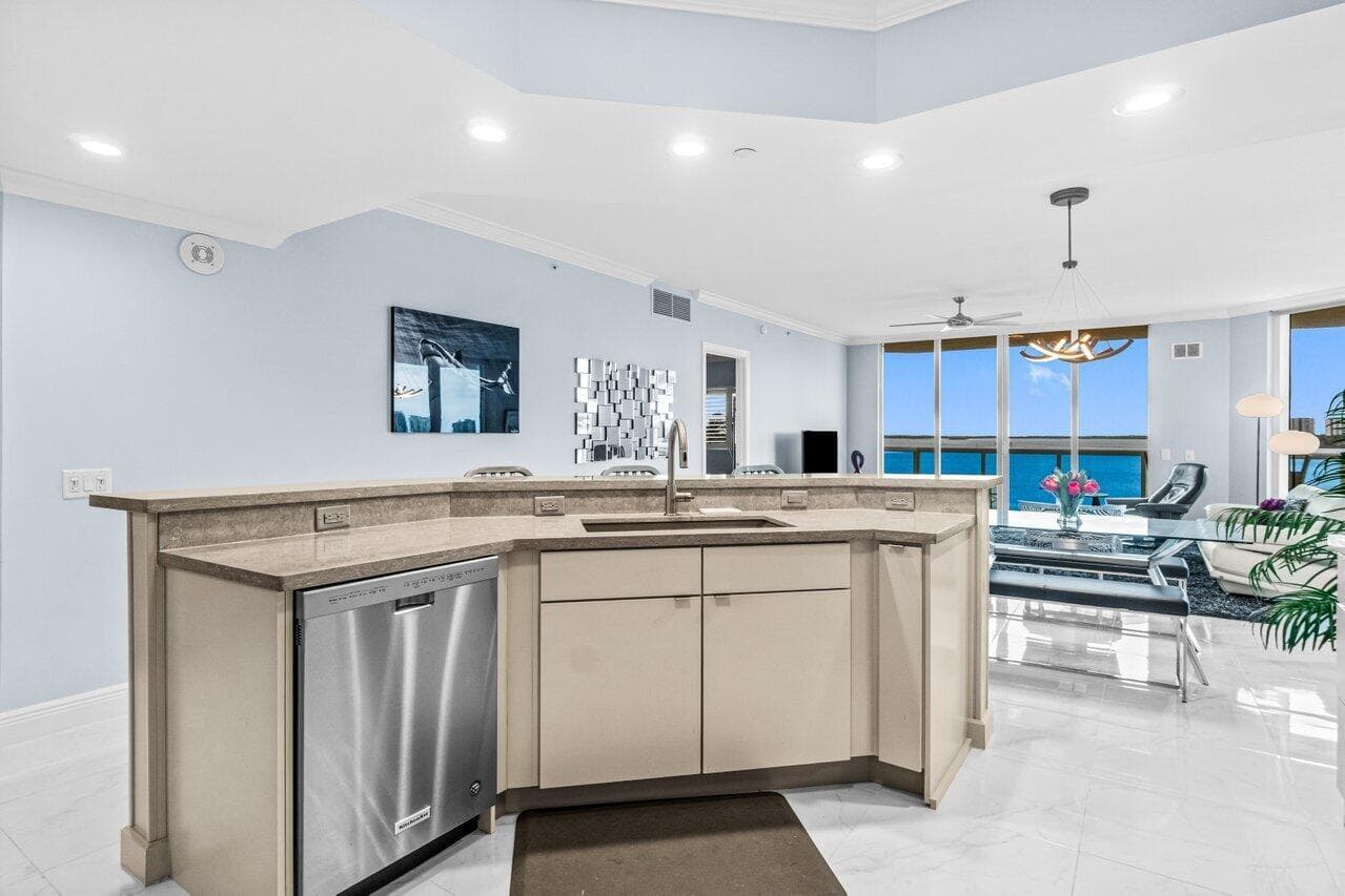 2650 Lake Shore Drive 406 photo 16