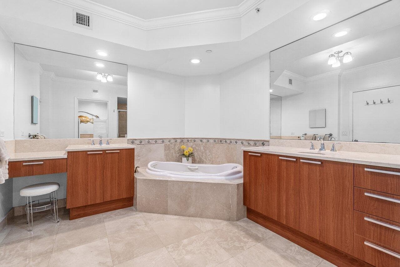 2650 Lake Shore Drive 406 photo 24