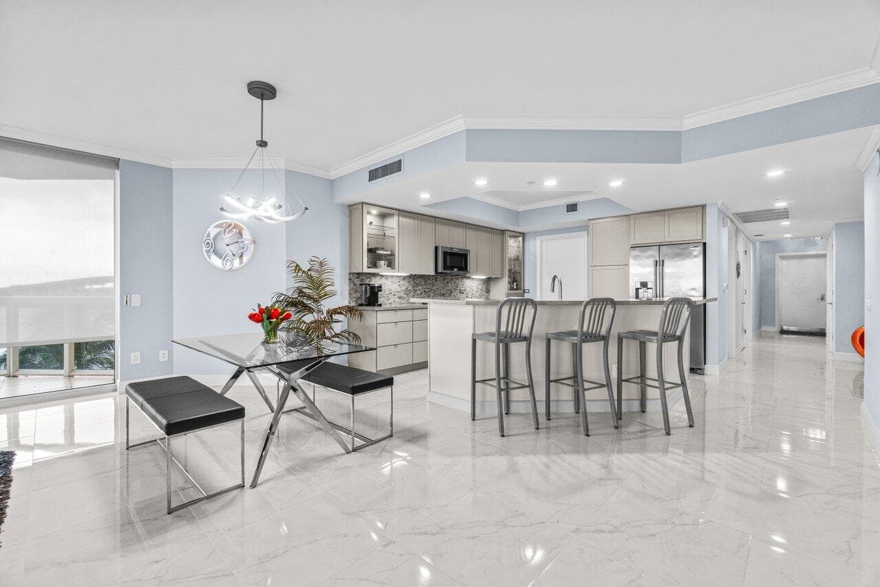 2650 Lake Shore Drive 406 photo 14