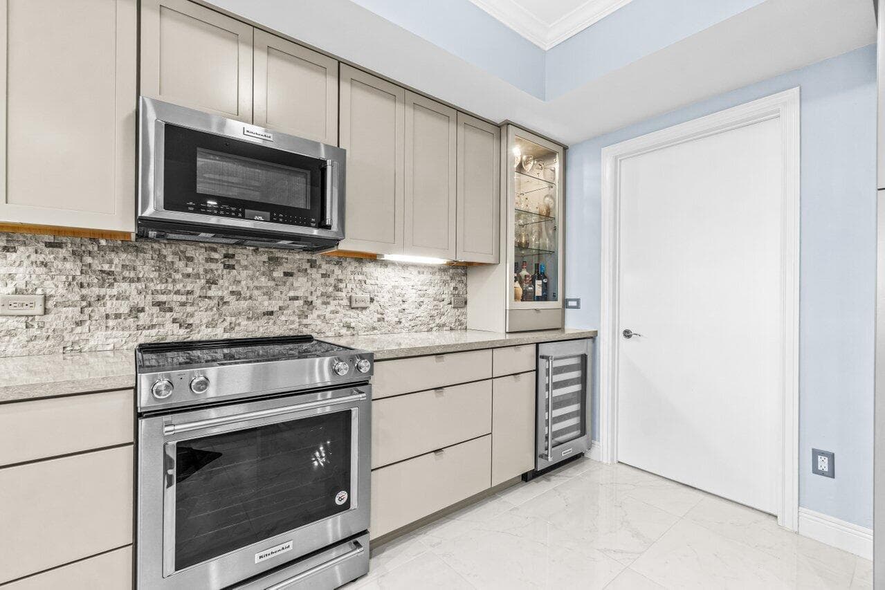 2650 Lake Shore Drive 406 photo 18
