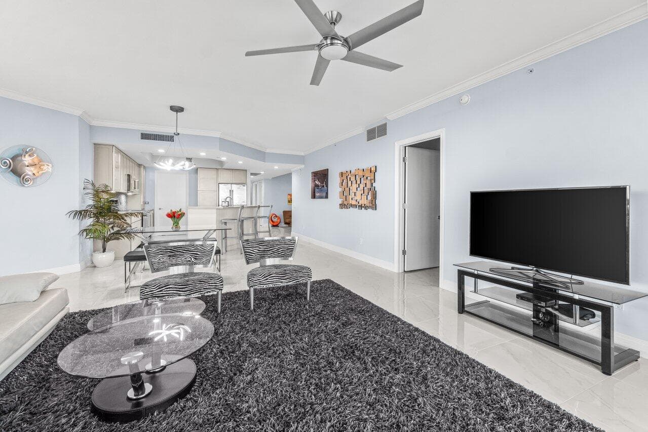 2650 Lake Shore Drive 406 photo 11
