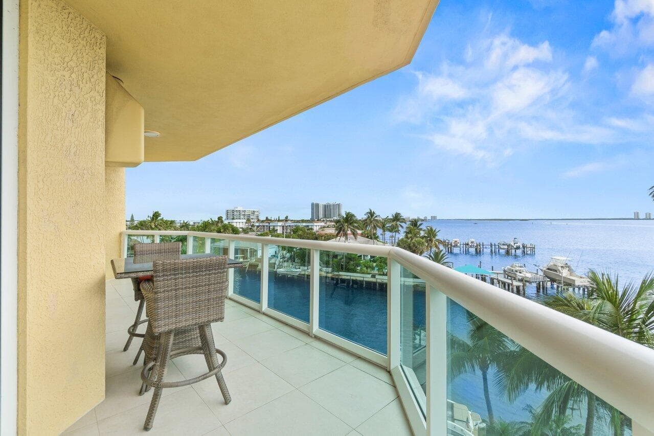 2650 Lake Shore Drive 406 photo 4