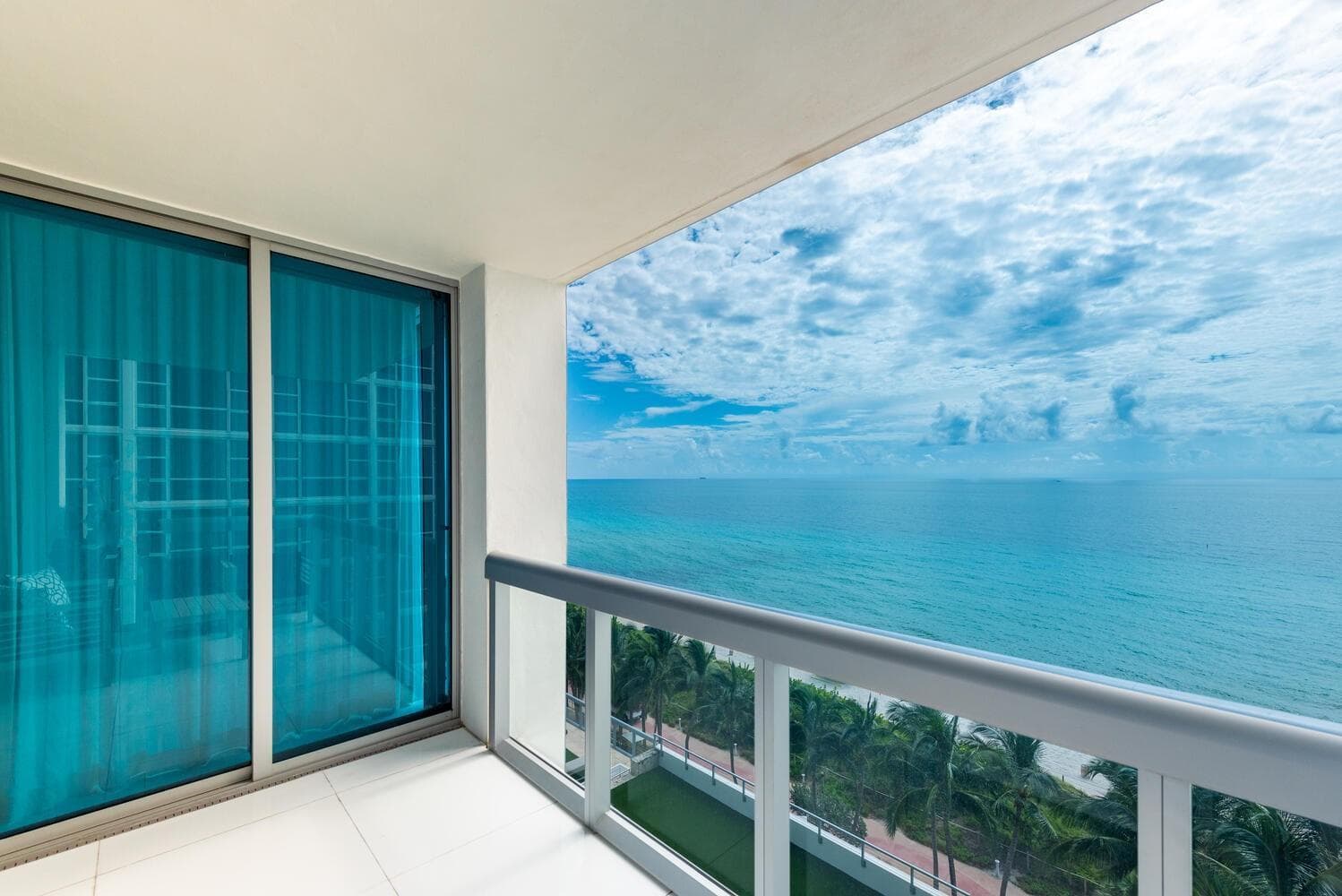 6899 Collins Avenue 908 photo 1