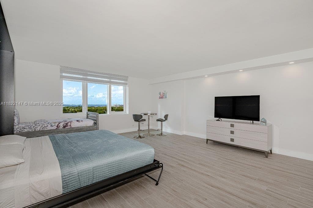 2301 Collins Ave 1531 photo 1