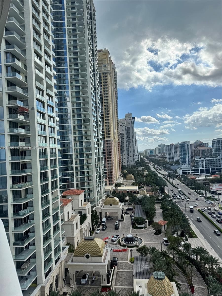 18001 Collins Ave 918 photo 12