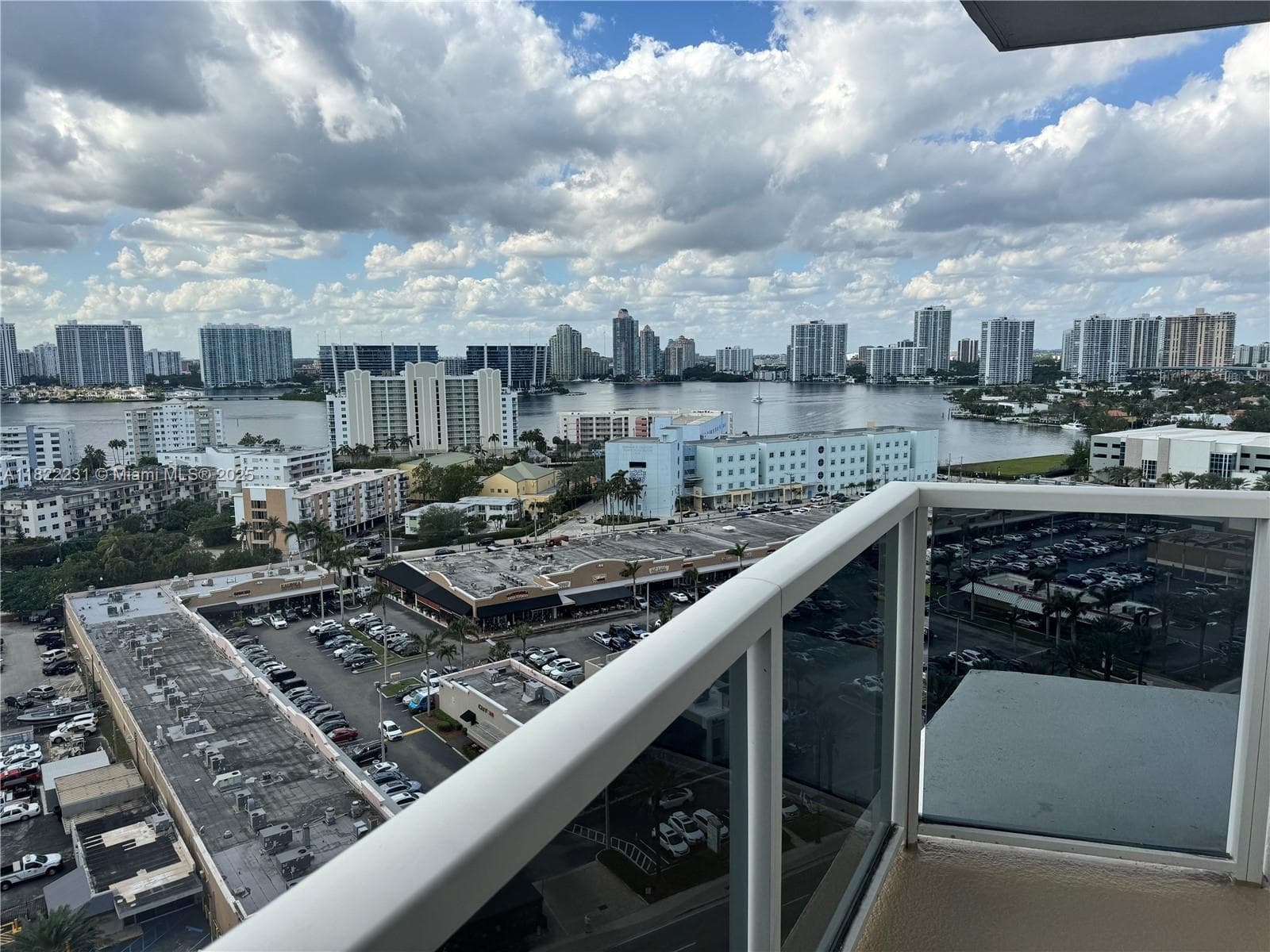 18001 Collins Ave 918 photo 14