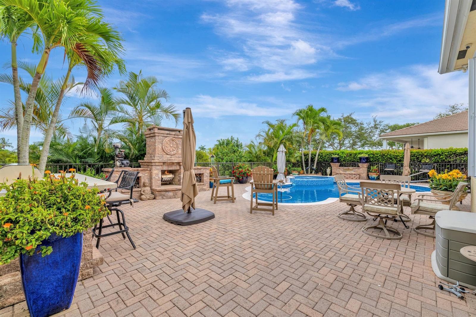 699 SW River Bend Circle photo 4
