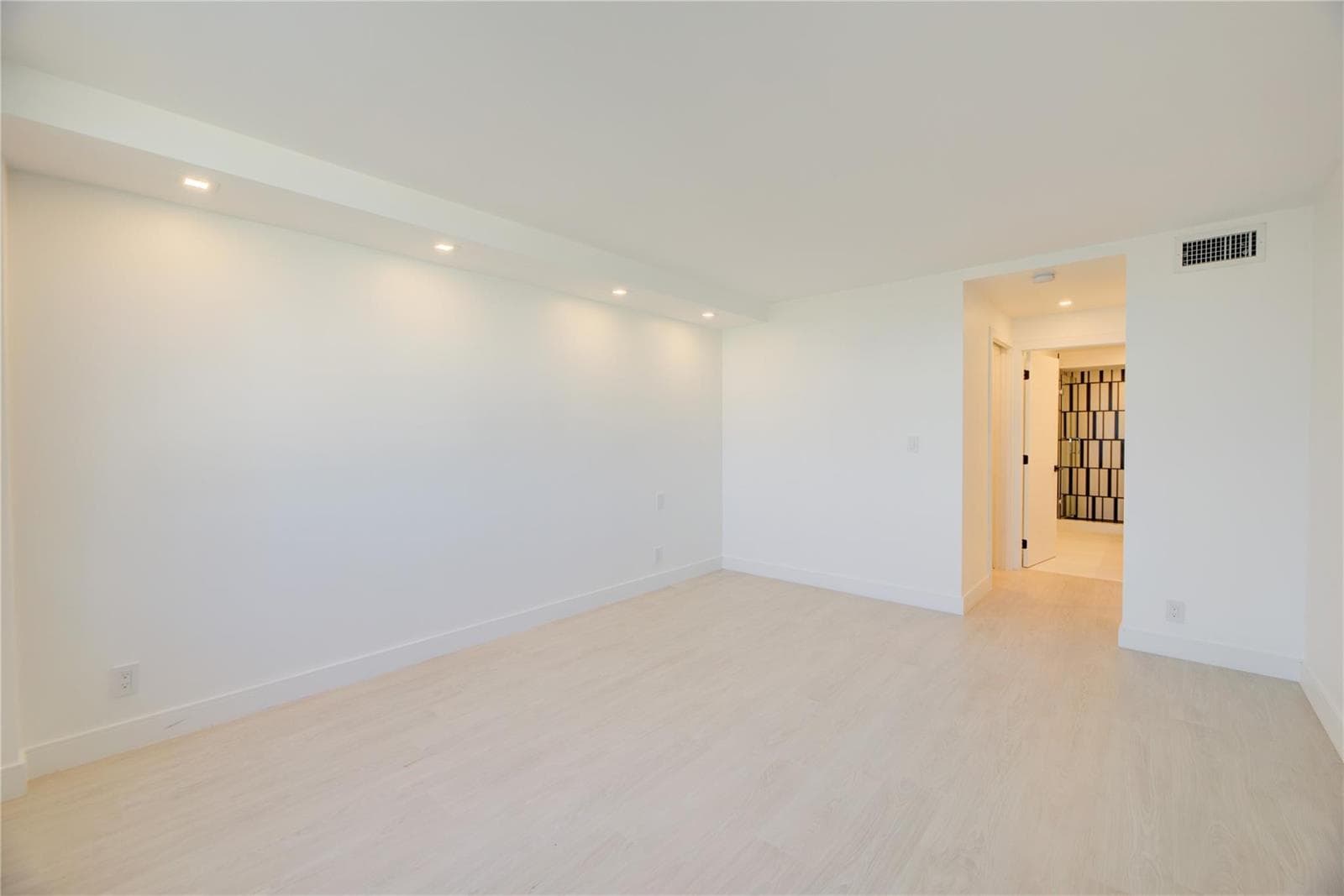 1 Las Olas Circle 404 photo 22
