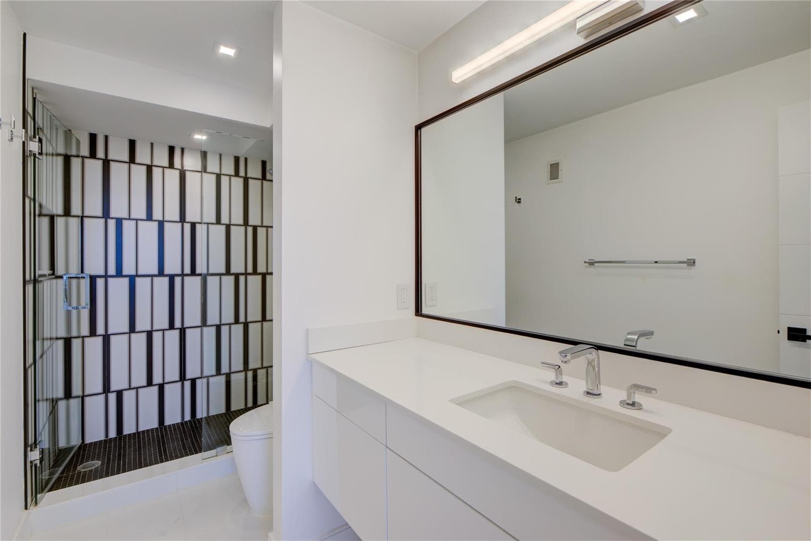 1 Las Olas Circle 404 photo 24